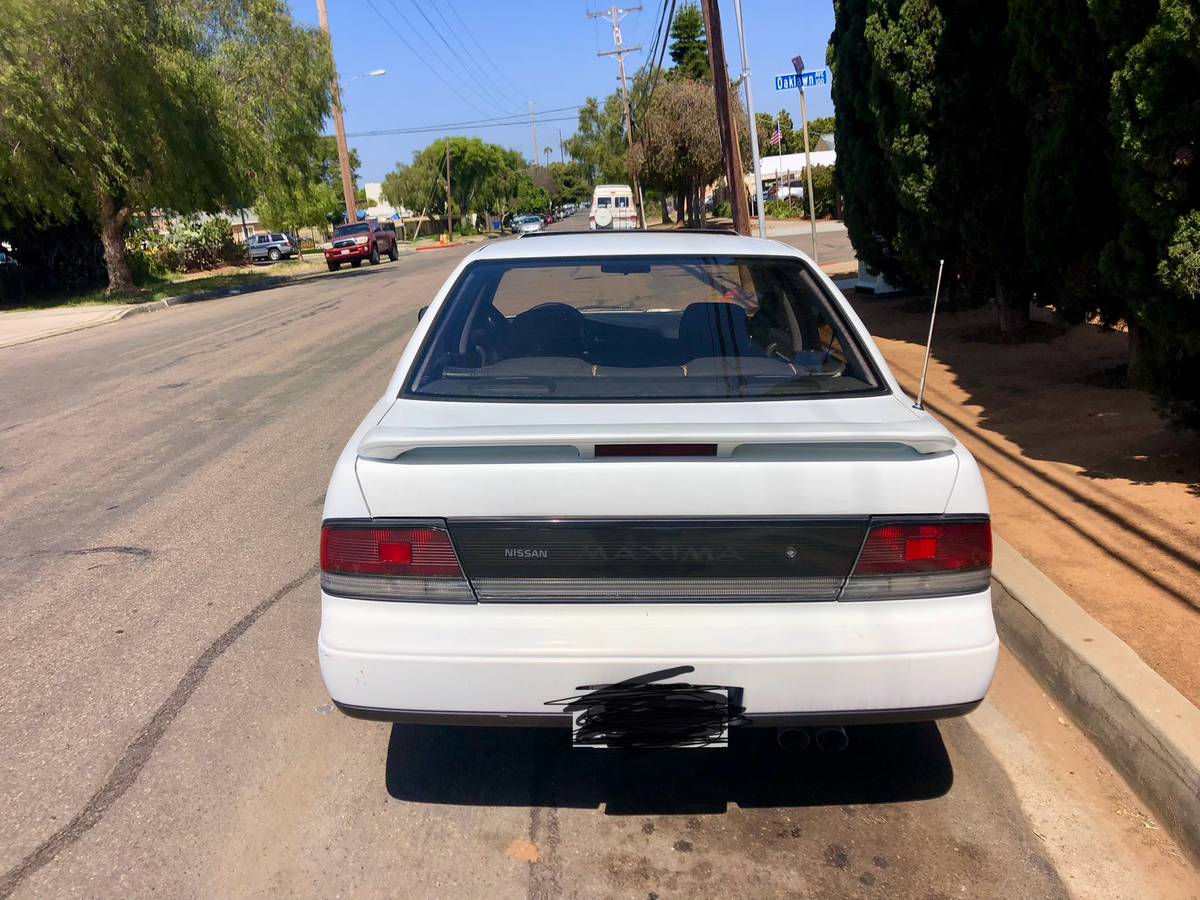 Nissan-maxima-1991-white-1