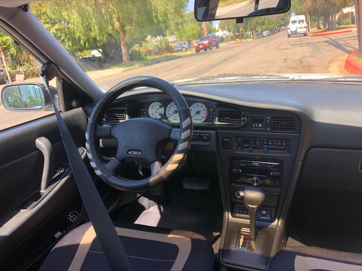 Nissan-maxima-1991-white-10