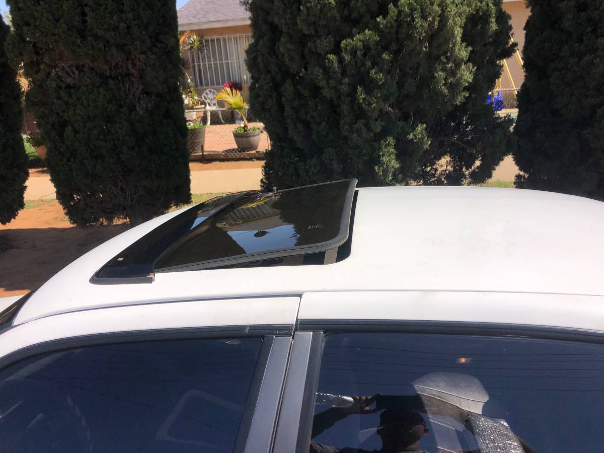 Nissan-maxima-1991-white-2