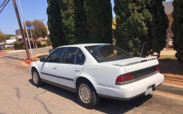 Nissan-maxima-1991-white