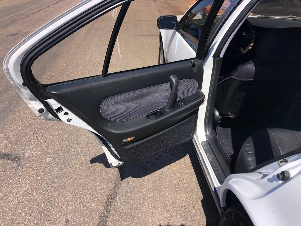 Nissan-maxima-1991-white-4