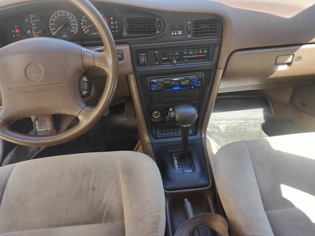 Nissan-maxima-1994-custom-15