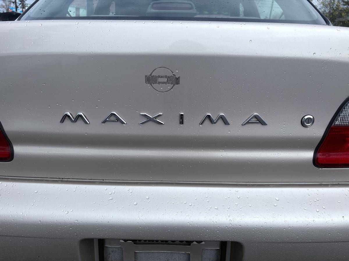Nissan-maxima-1995-custom-12