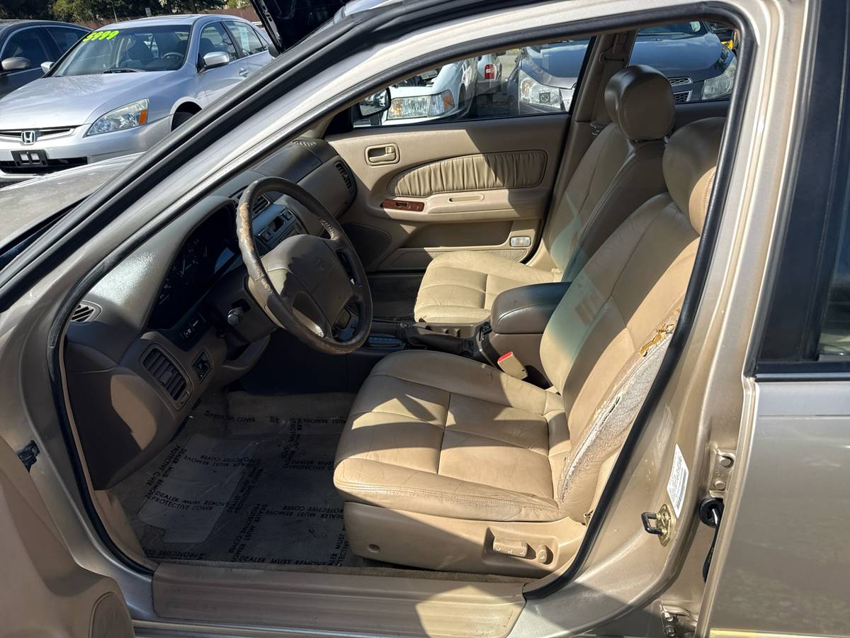 Nissan-maxima-1995-custom-12