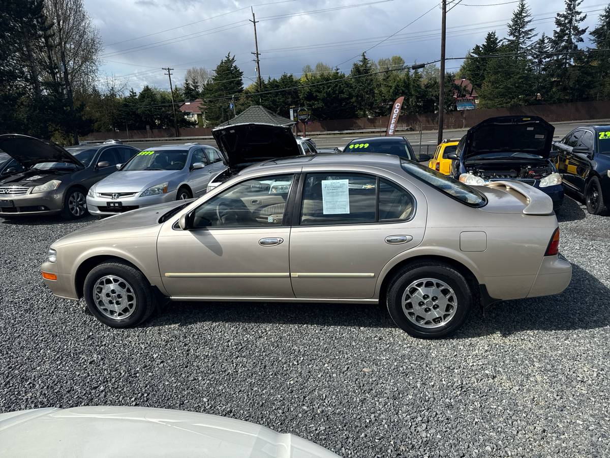 Nissan-maxima-1995-custom-2
