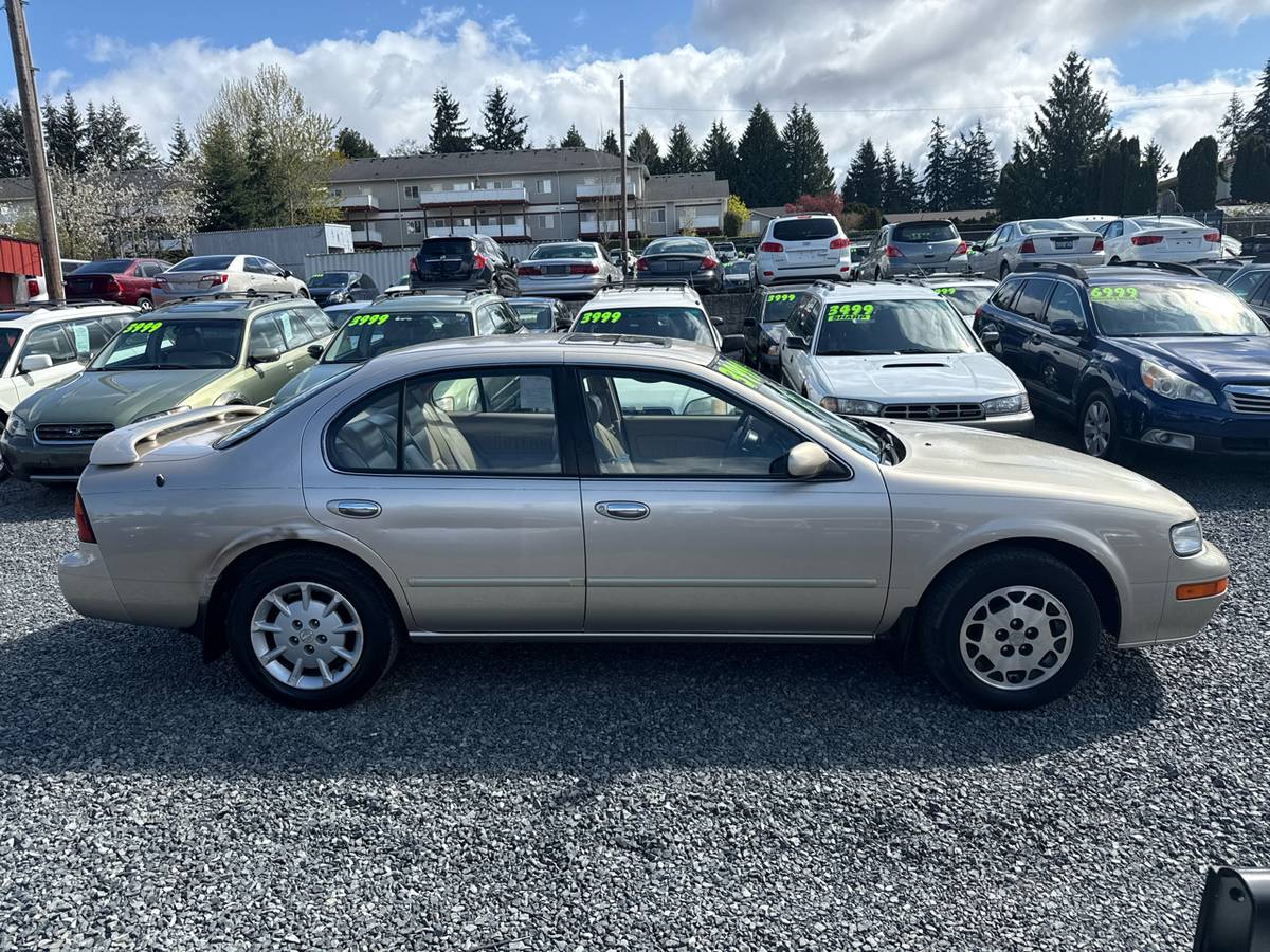 Nissan-maxima-1995-custom-22