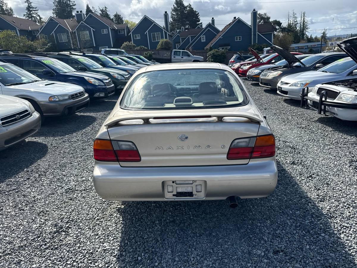 Nissan-maxima-1995-custom-24