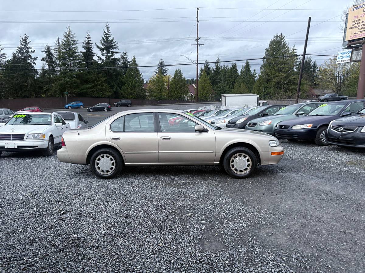 Nissan-maxima-1995-custom-3
