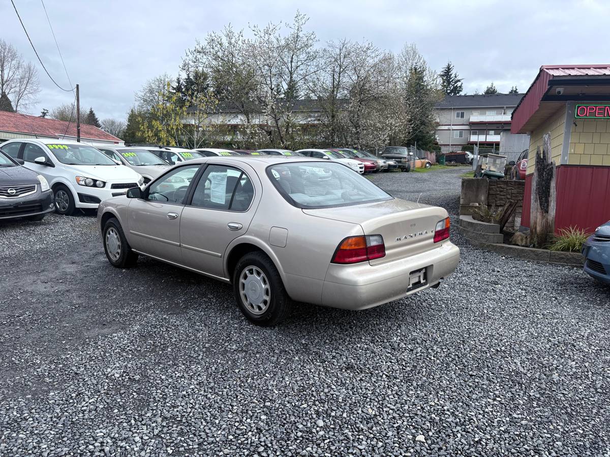 Nissan-maxima-1995-custom-6