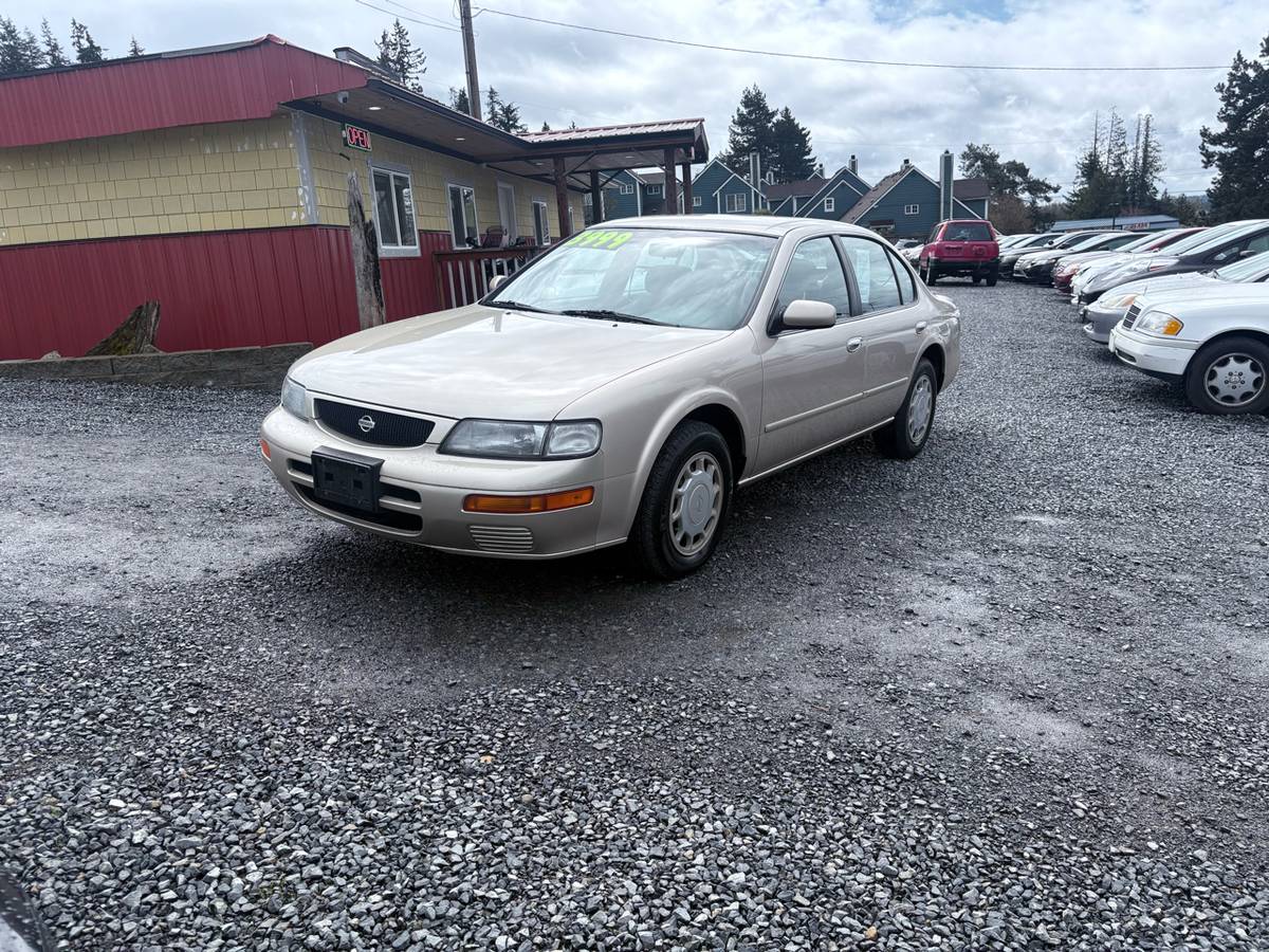 Nissan-maxima-1995-custom-8