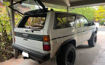 Nissan-pathfinder-1988-white-10