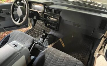 Nissan-pathfinder-1988-white-15