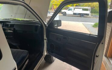 Nissan-pathfinder-1988-white-16