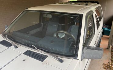 Nissan-pathfinder-1988-white-20