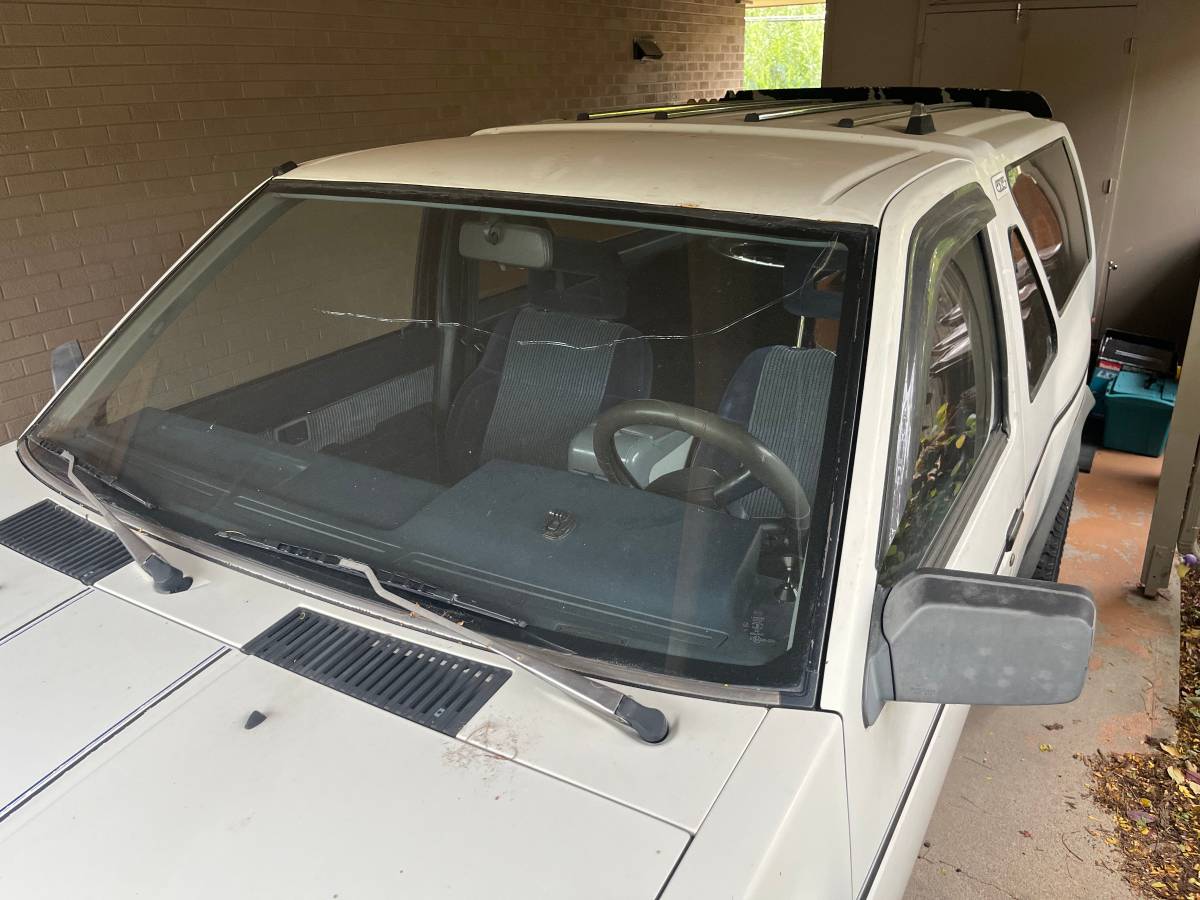 Nissan-pathfinder-1988-white-20