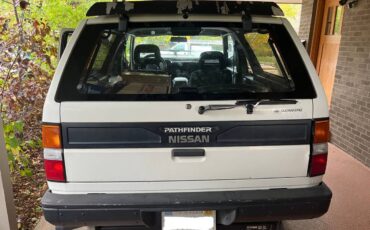Nissan-pathfinder-1988-white-21