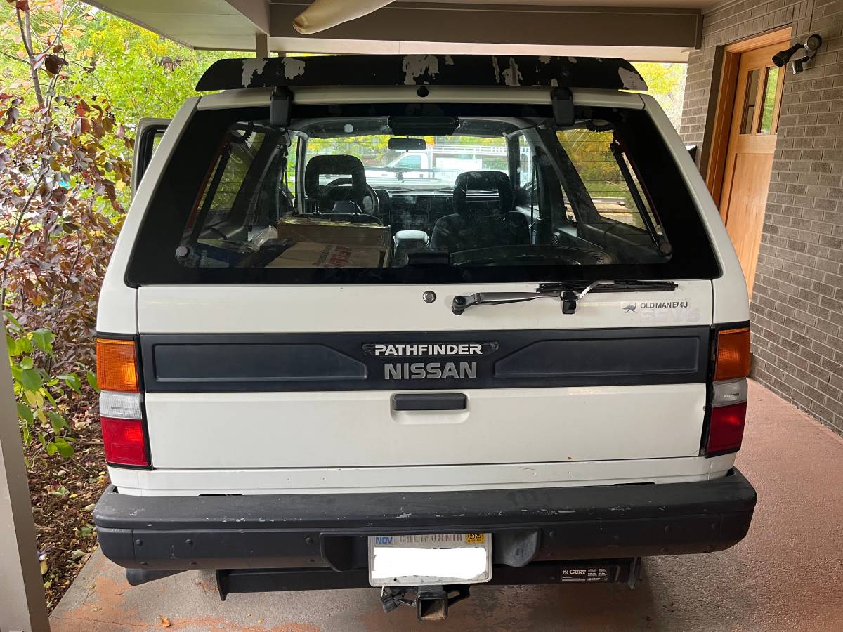 Nissan-pathfinder-1988-white-21