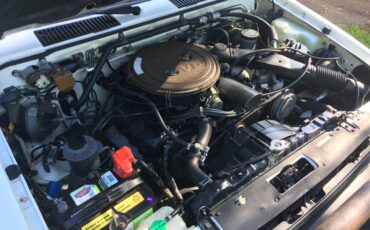Nissan-pathfinder-1988-white-22
