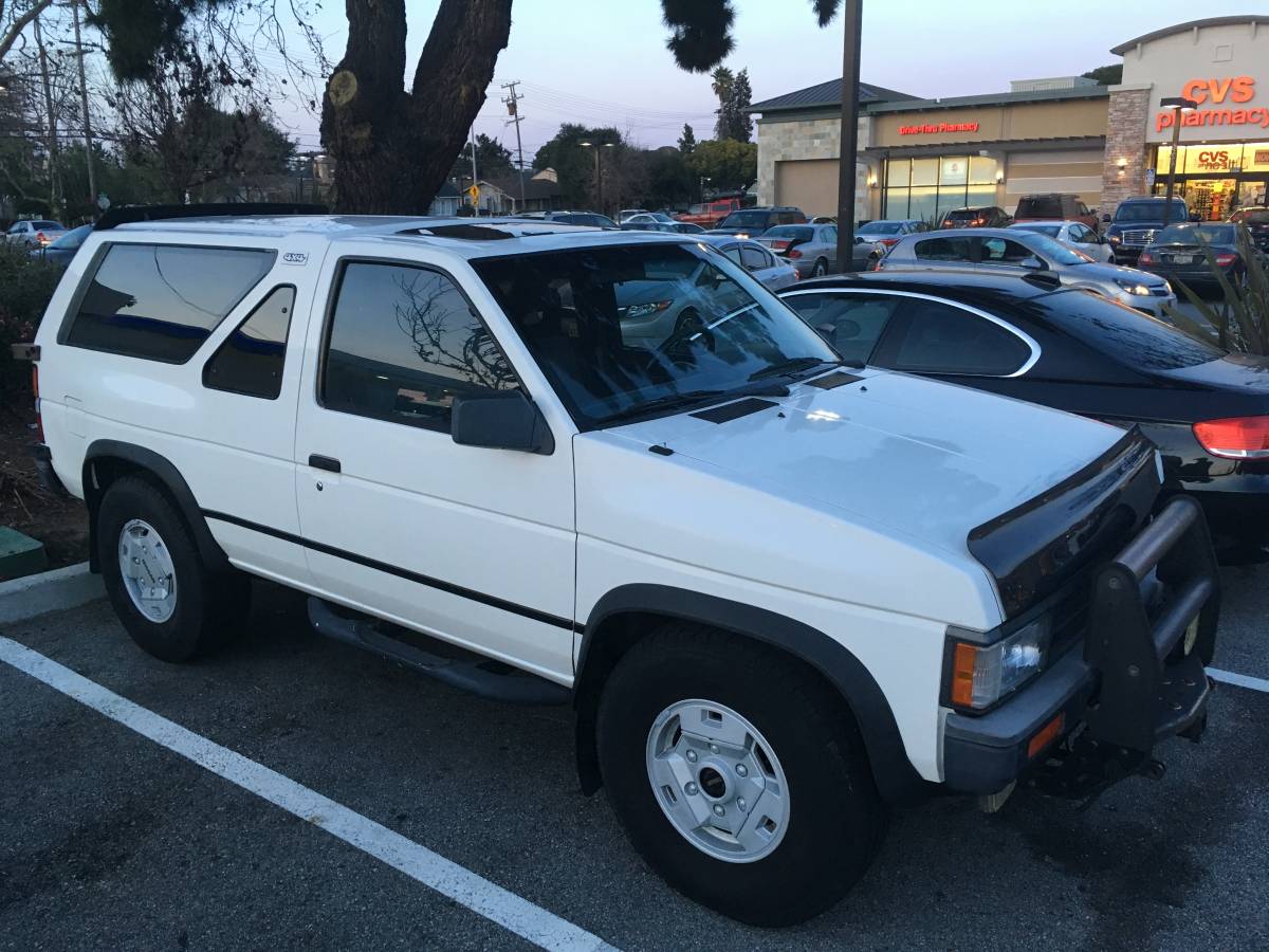 Nissan-pathfinder-1988-white-7