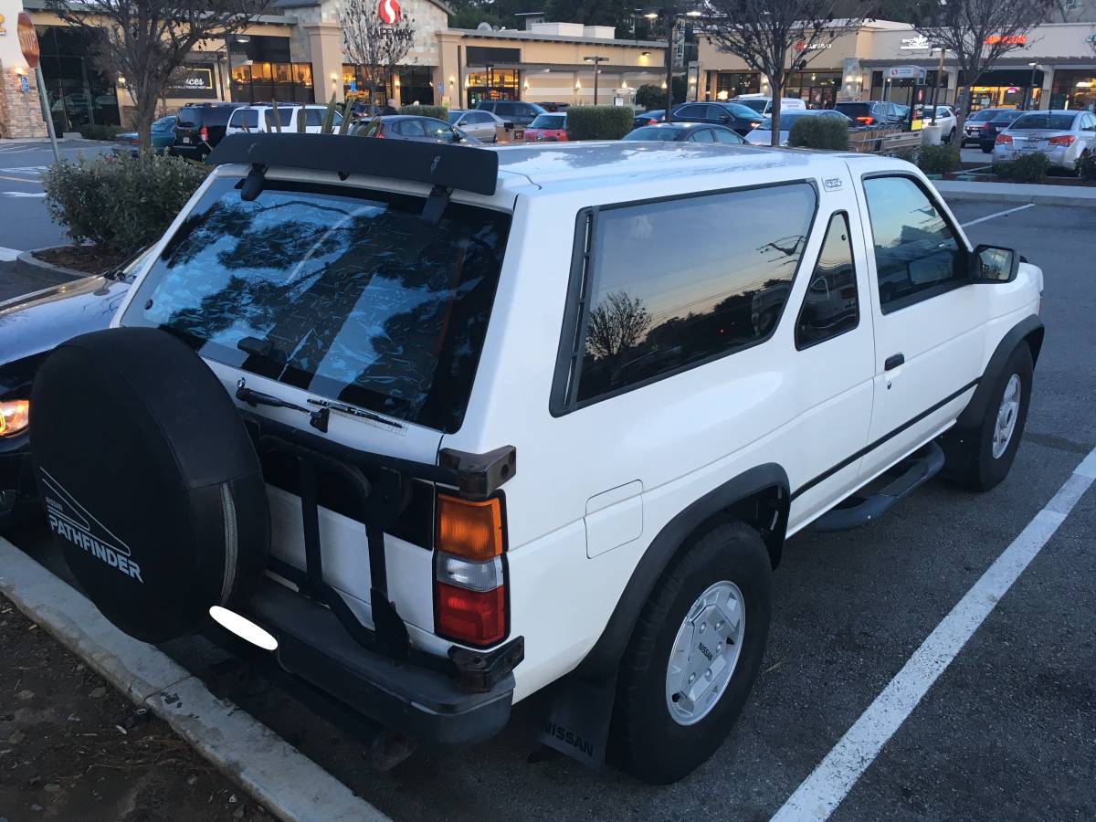Nissan-pathfinder-1988-white-8