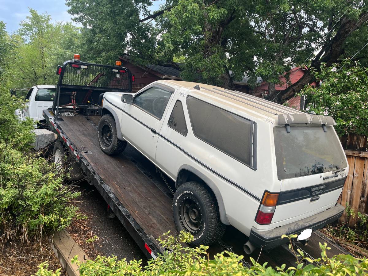 Nissan-pathfinder-1988-white-9