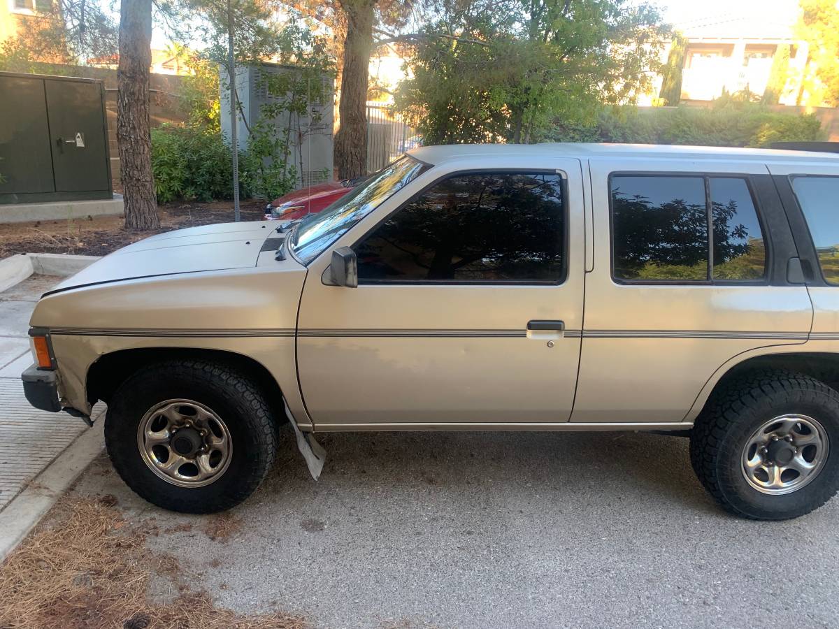 Nissan-pathfinder-1990-1