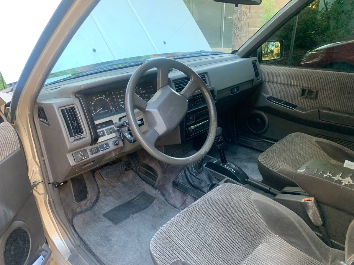 Nissan-pathfinder-1990-10