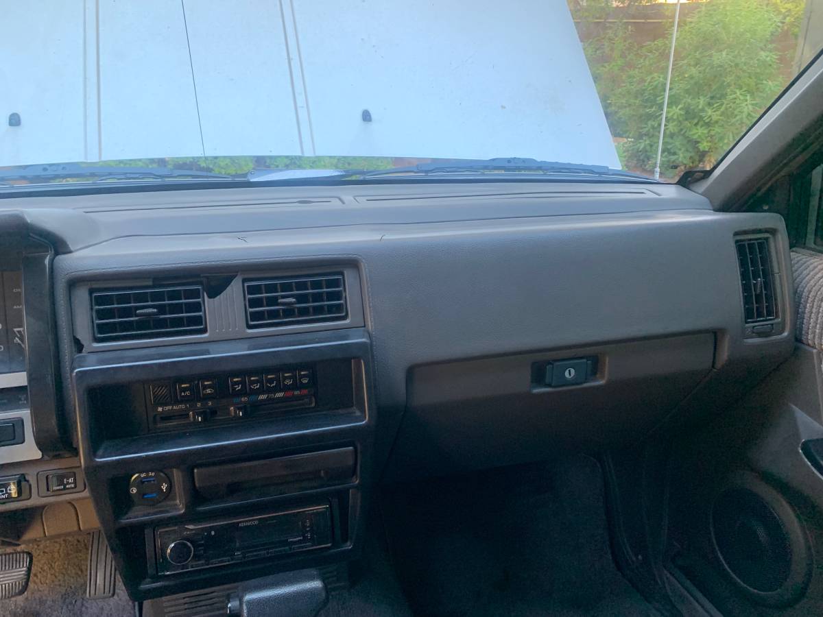 Nissan-pathfinder-1990-12