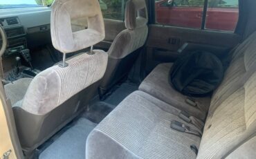 Nissan-pathfinder-1990-13