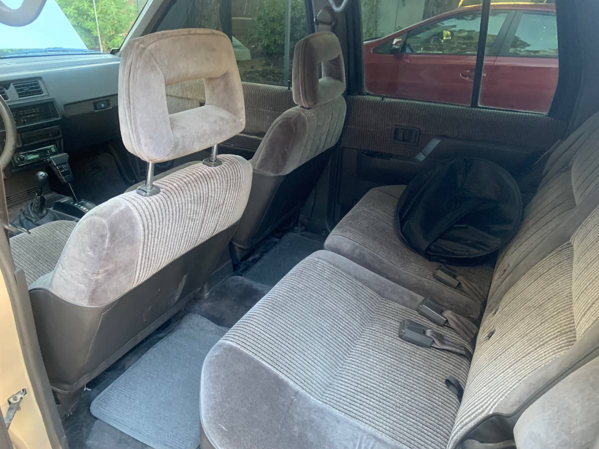 Nissan-pathfinder-1990-13