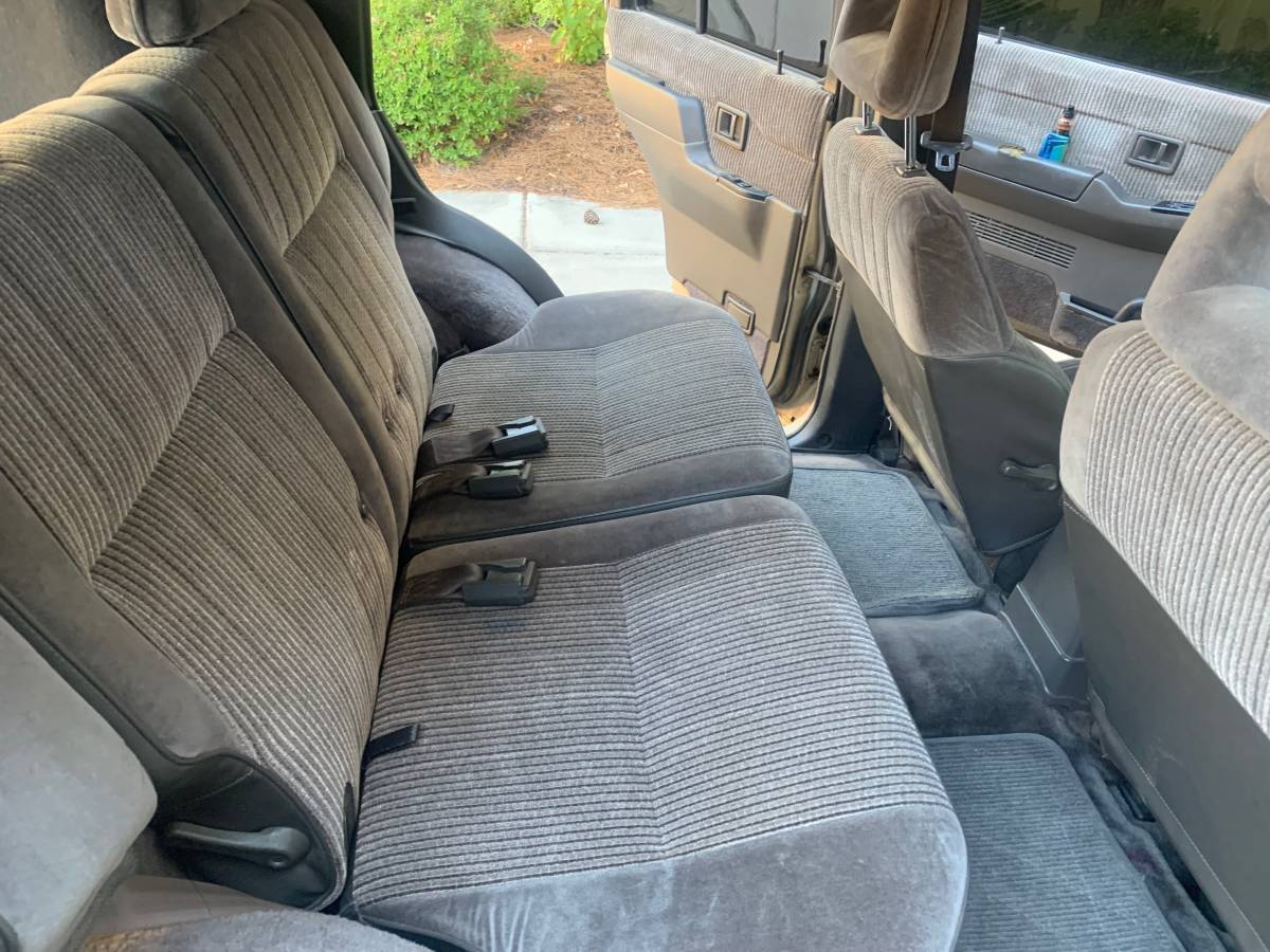 Nissan-pathfinder-1990-16