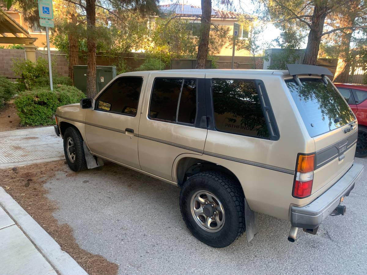 Nissan-pathfinder-1990-2