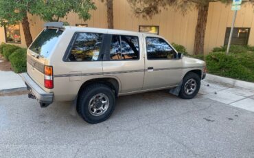 Nissan-pathfinder-1990