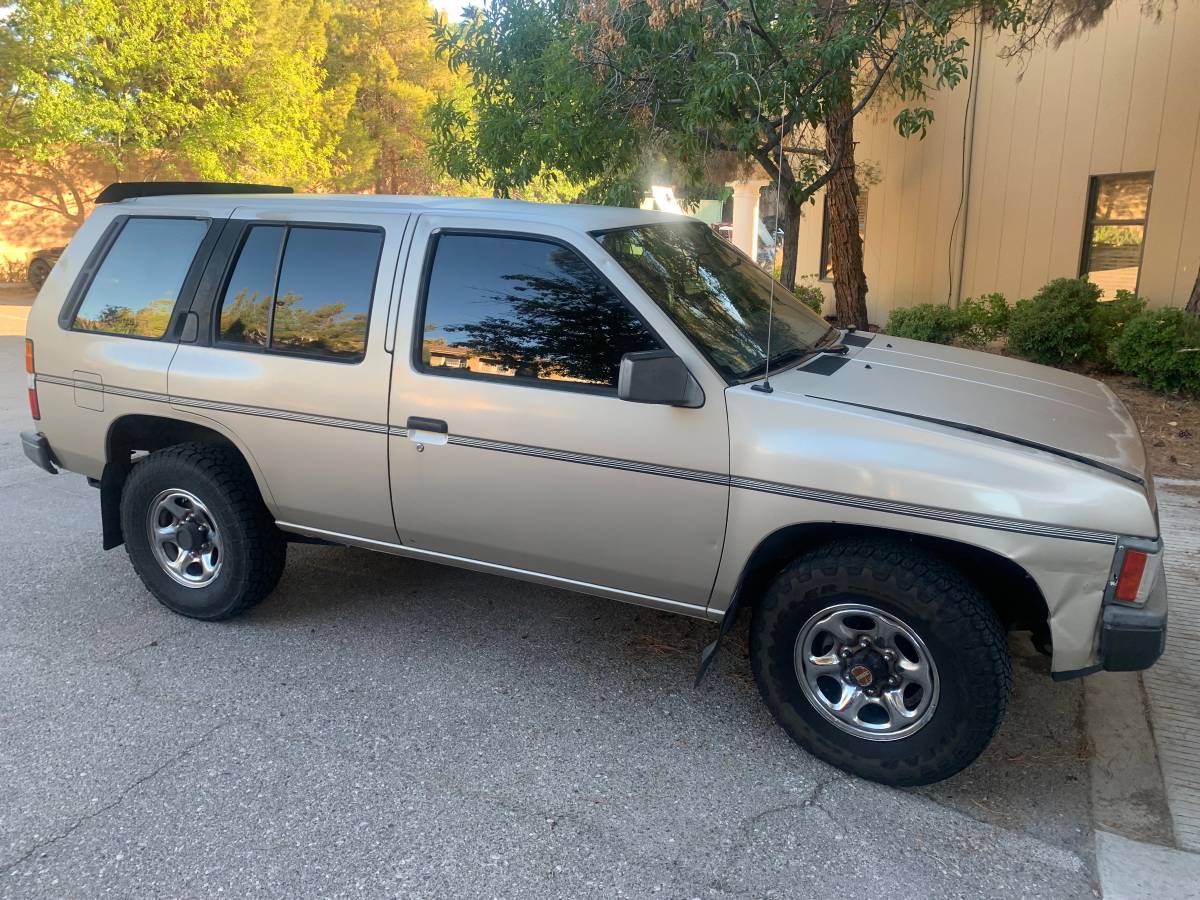 Nissan-pathfinder-1990-4