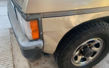 Nissan-pathfinder-1990-8