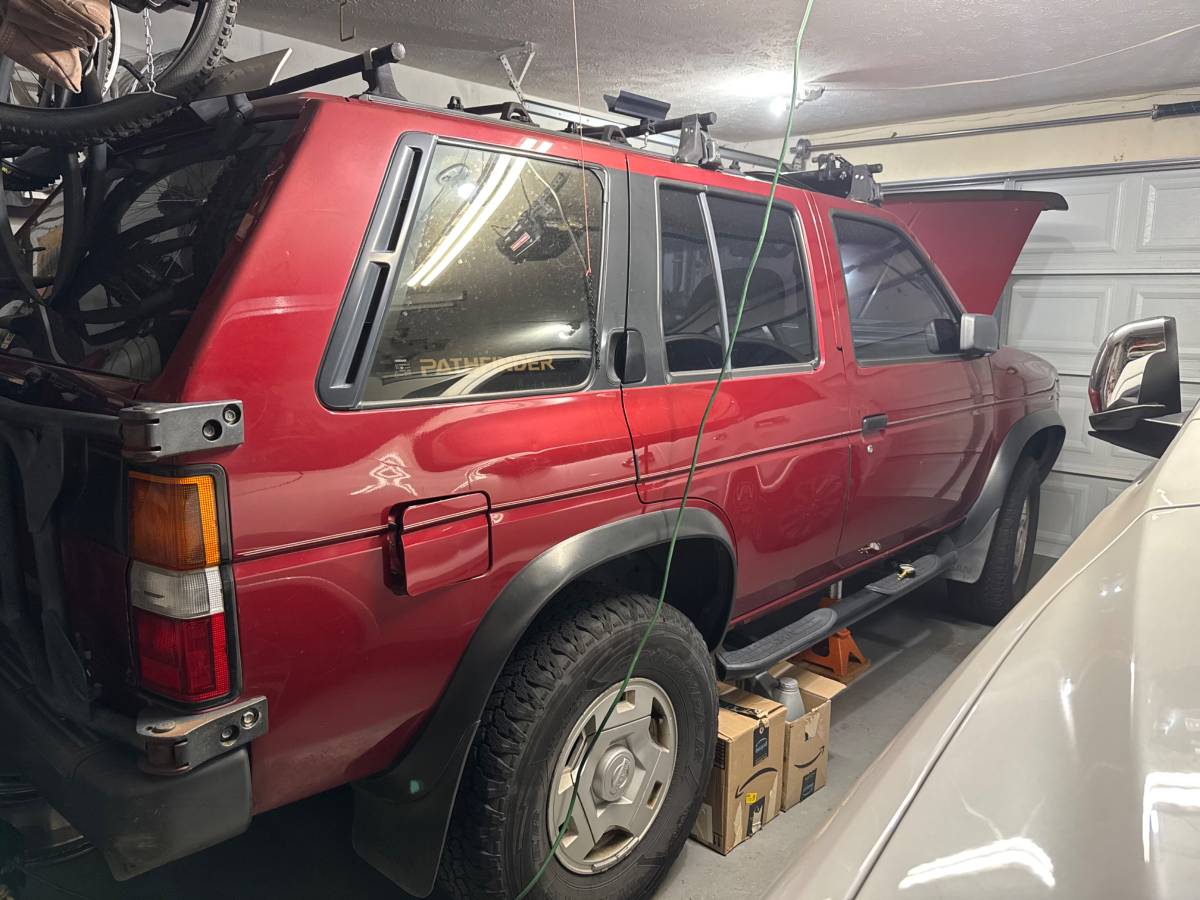 Nissan-pathfinder-1994-red-1