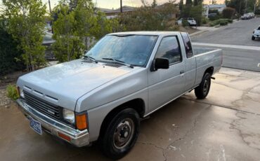 Nissan-pickup-1986-grey