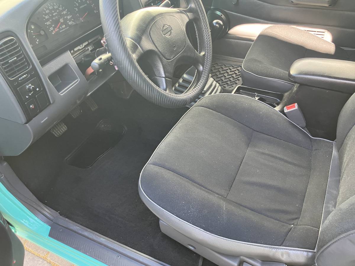 Nissan-pickup-1995-10