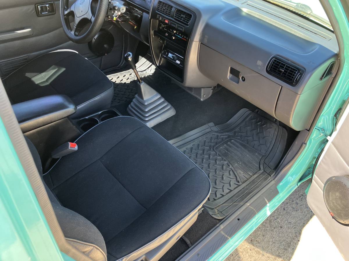 Nissan-pickup-1995-5
