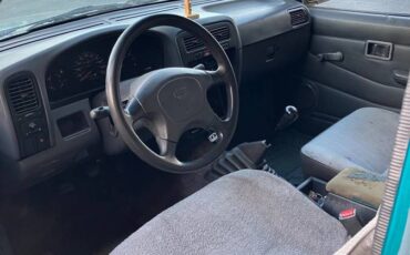 Nissan-pickup-1995-green-1