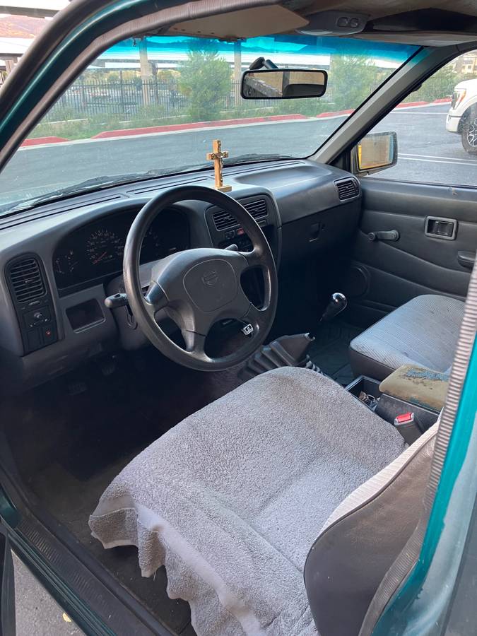 Nissan-pickup-1995-green-1