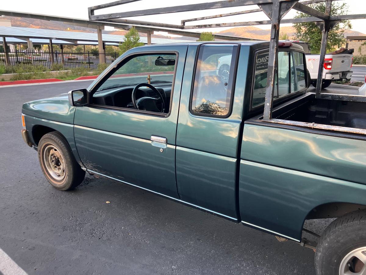 Nissan-pickup-1995-green-2