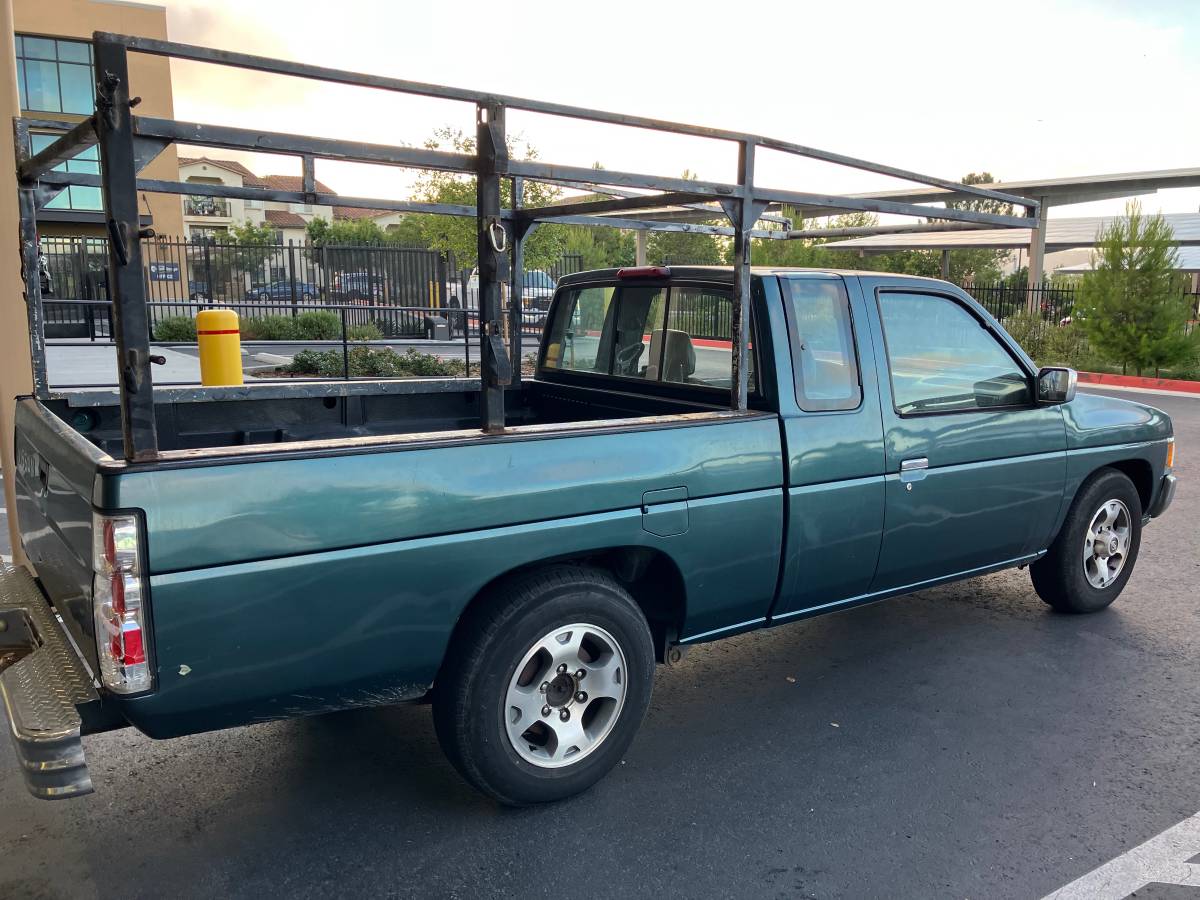 Nissan-pickup-1995-green-3
