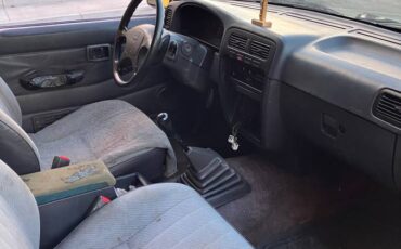 Nissan-pickup-1995-green