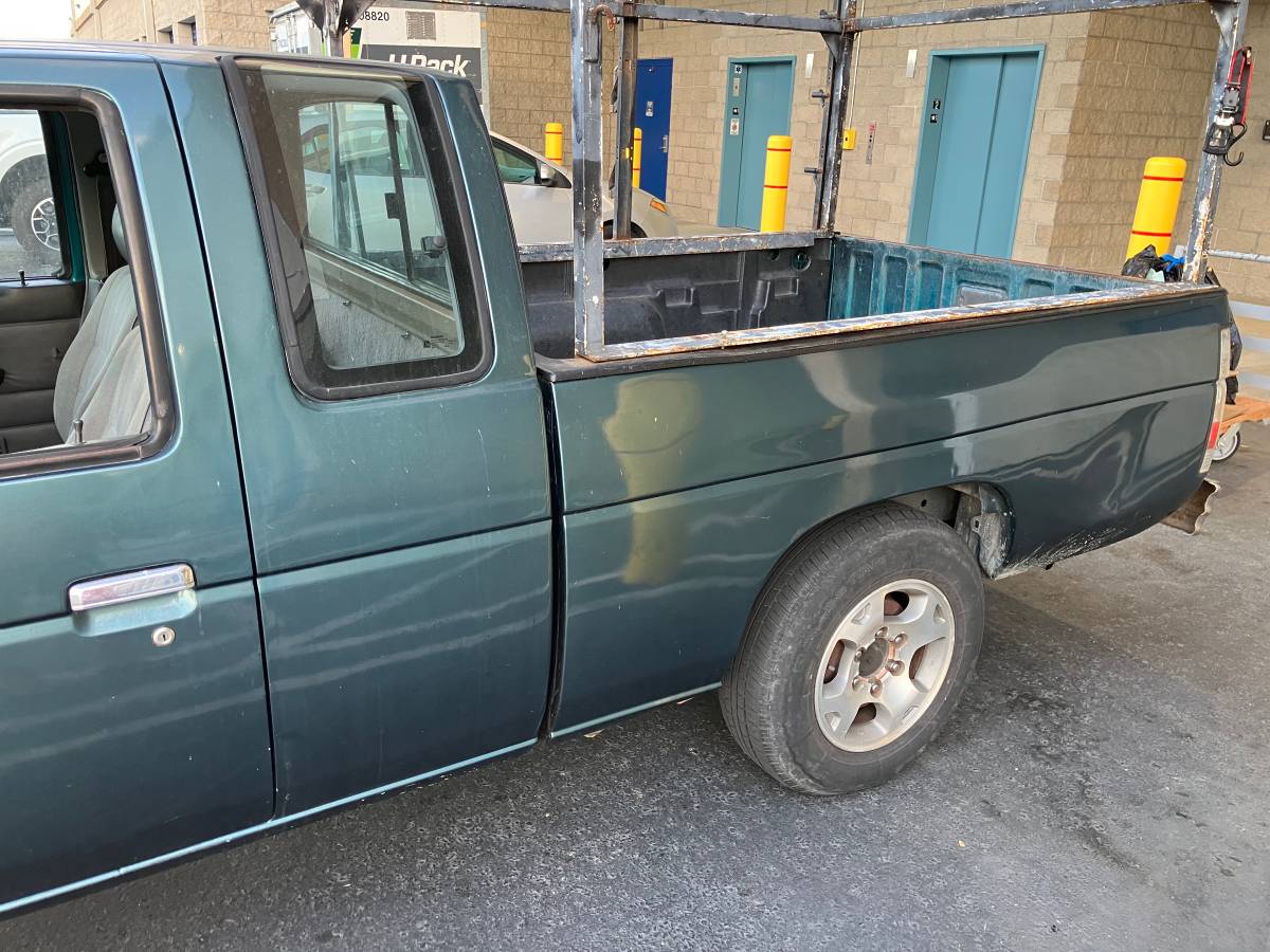Nissan-pickup-1995-green-6