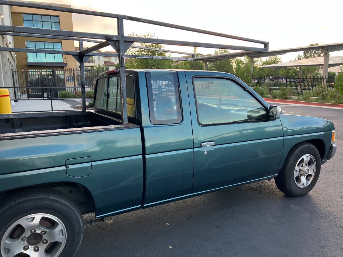 Nissan-pickup-1995-green-7
