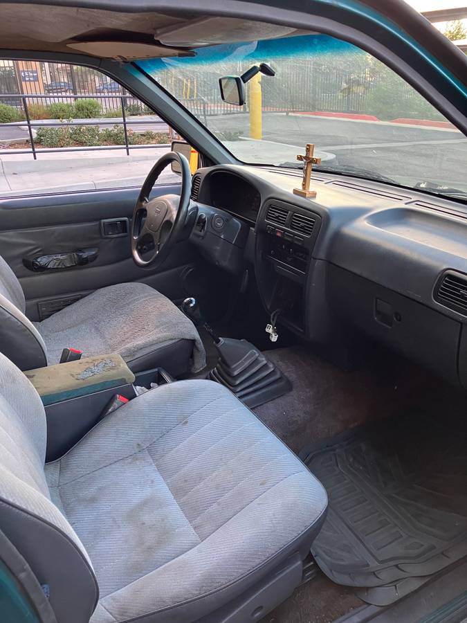 Nissan-pickup-1995-green