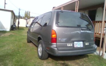 Nissan-quest-gxe-1995-grey