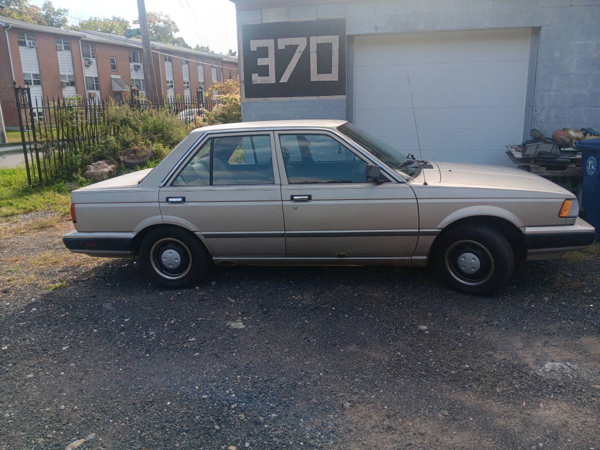 Nissan-sentra-1991-brown-4