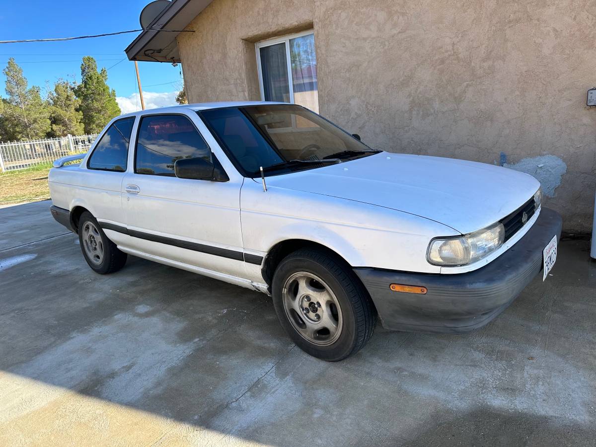 Nissan-sentra-1992-white-3